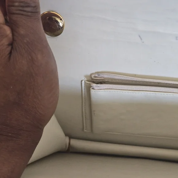 Chanel Leather Crossbody Bag Women 7x10 White Gold - Picture 13 of 15